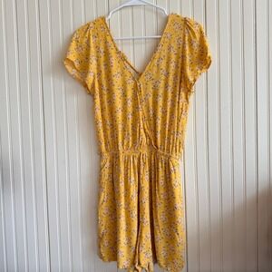 American Eagle Yellow Floral Short Sleeve Surplice Romper Womens Size Small